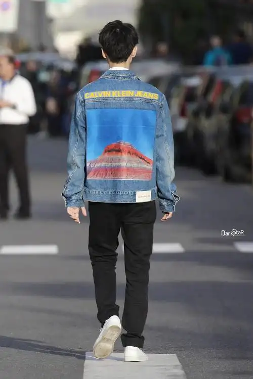 王俊凯背影合集,惊叹于这个男生的成长,肩膀看着就很有安全感.