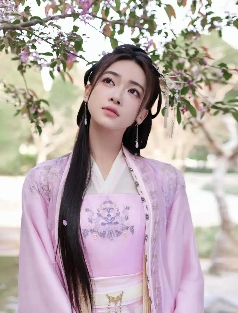 真的很喜欢这组照片,吴谨言超美!