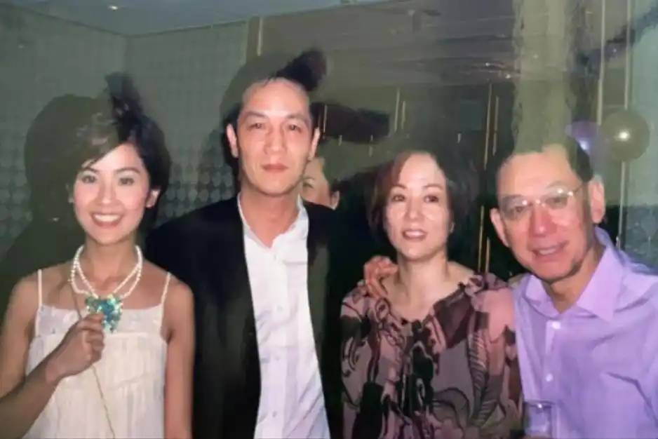 2021年,一场生日宴,撂倒六位主持人,上海首富周正毅怎么做到的