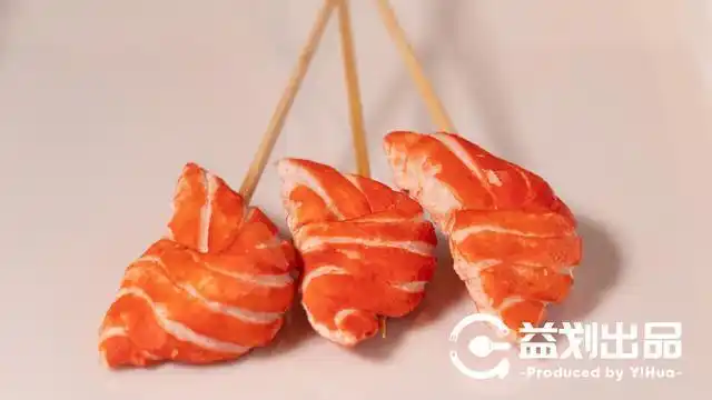 龙虾排是店里最受欢迎的串串之一,个头很大,真材实料,怎么煮都不会碎