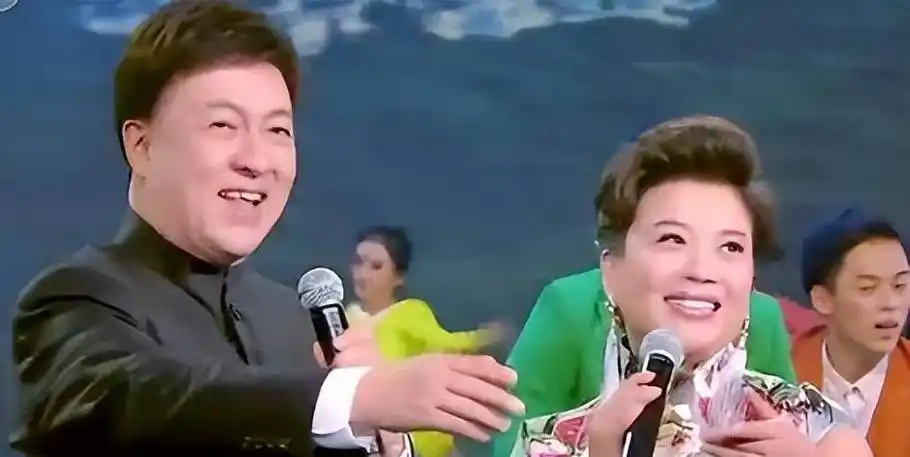 张也:与初恋分手后,和男闺蜜相伴21年,现今54岁仍单身无子女_金铁霖