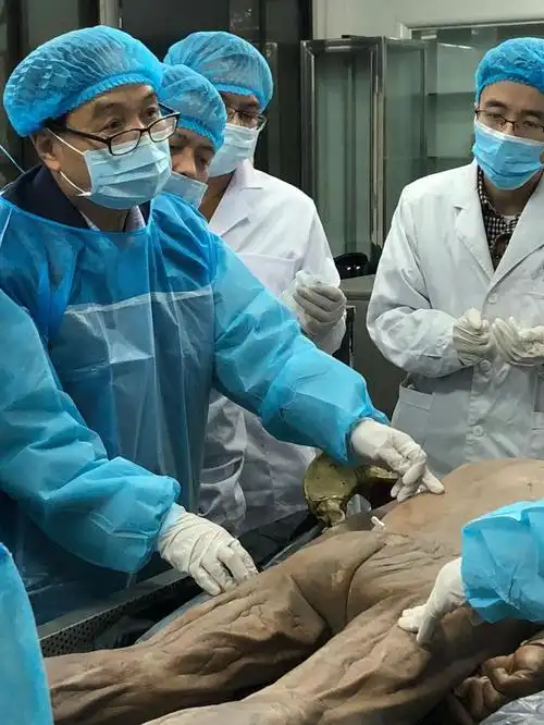 回顾:中山大学学生偷拍大体老师私照发微信群,引发热议