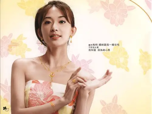 谁知道林志玲这个图片的黄金首饰是什么品牌的?