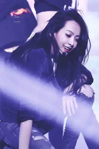 宋茜的一个韩国!站姐好长情啊