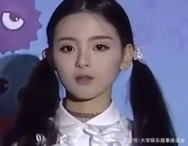 杨超越17岁旧照曝光,看清颜值后,怪不得能出道