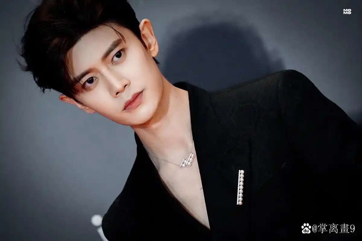 任嘉伦# #2023爱奇艺尖叫之夜# #手机修图大师# #明星生图大赏