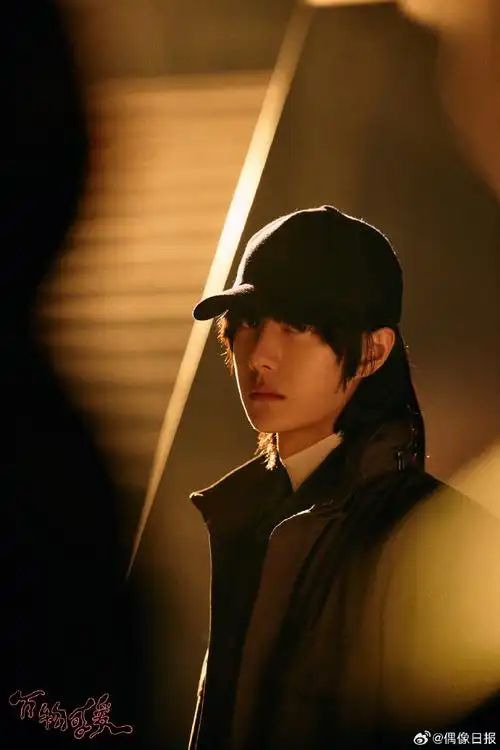 王一博阳光拉长的影子##王一博万物可爱光影写真