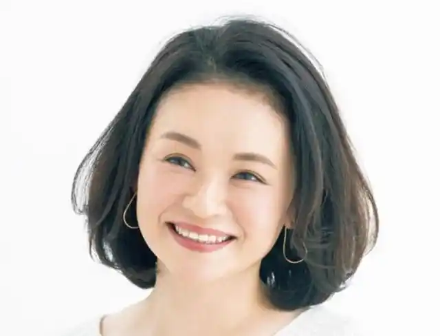 50-60岁的女人,最适合烫什么发型?这三类减龄短发了解一下_腾讯新闻