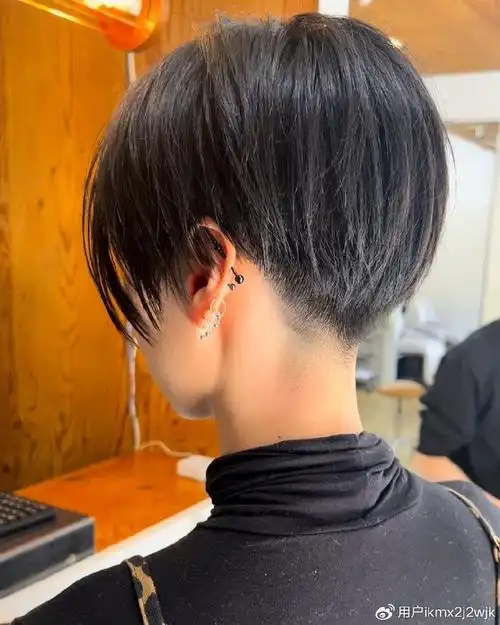 当下最火女发来了,两侧掏空推后脖短发,喜欢别错过