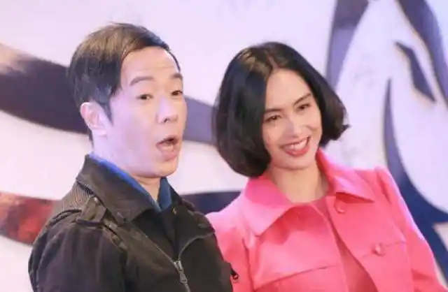 朱茵在嫁给黄贯中之后,成了一个可爱的女儿,取名"黄莺",小公主从出生