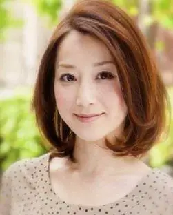 方脸中老年女士适合什么发型