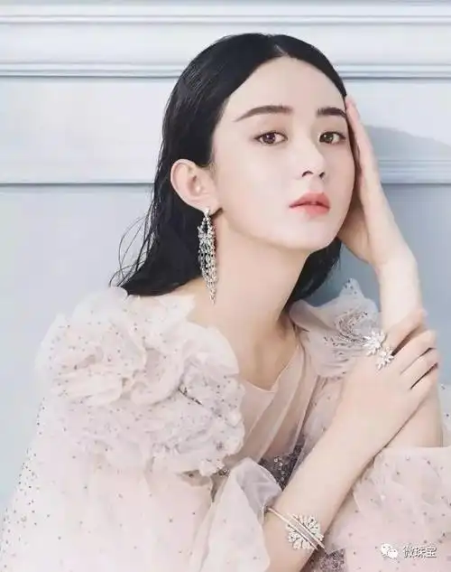 冯绍峰赵丽颖领证?从土味女孩进化时尚girl 你只差件珠宝!