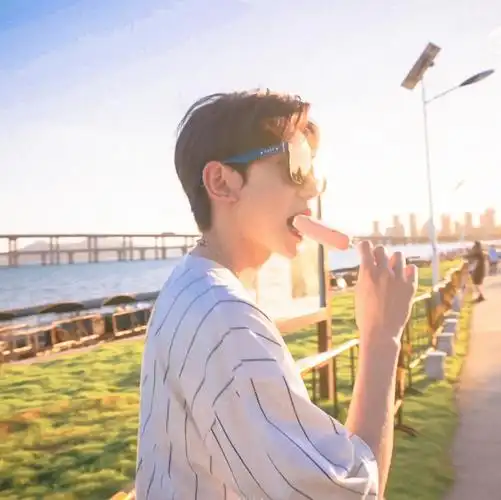 王源头像你比夏日里的微风更让人心动