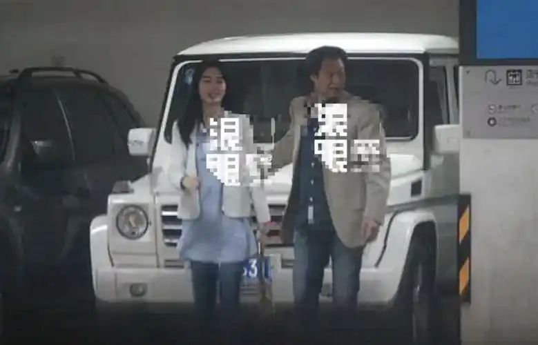 小酷日报刘亦菲干妈比自己小5岁陈金飞疑默认与杨采钰领证传闻