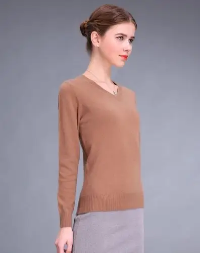 女款豆沙色简约时尚v领羊毛衫