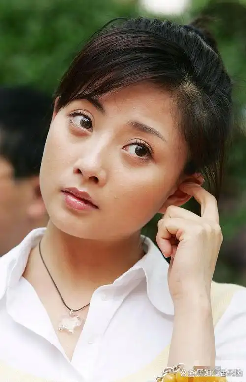 演员殷桃年轻时的美独特而有魅力.