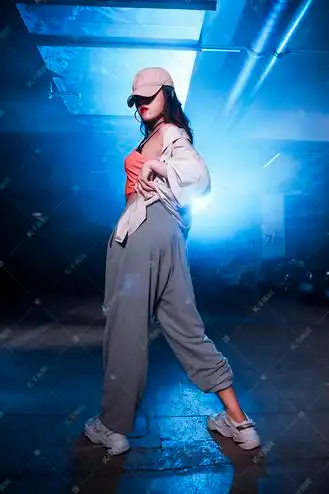 爵士舞夜晚时尚年轻美女地下车库转身摄影图配图