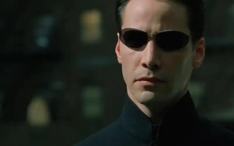 【黑客帝国2:重装上阵 the matrix reloaded】广场"单挑"(尼奥单挑
