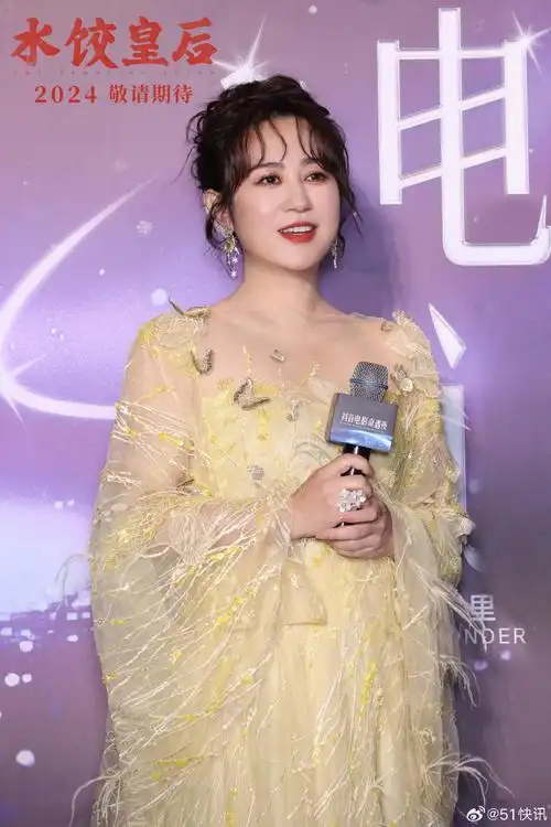电影水饺皇后#导演刘伟强携手领衔主演马丽上海"限时出摊",接连出席