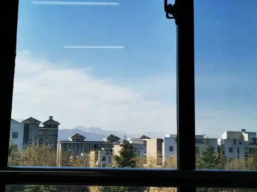 穿越阴霾,阳光洒满你窗台 by 绪梅