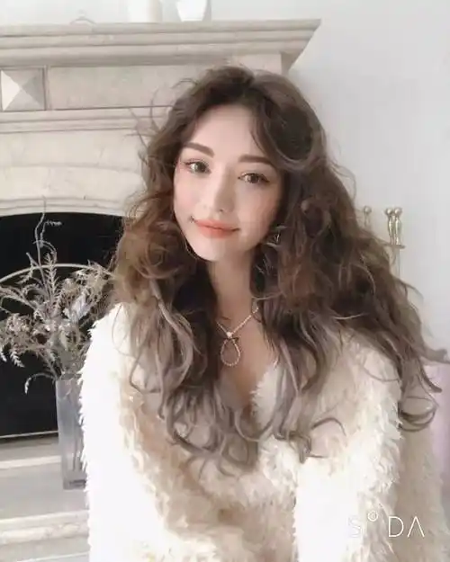 软萌"泰迪卷"真的是要美出天际!_气质_瞬间_长发