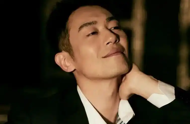 昔日的荷尔蒙男神朱亚文,如今怎么变成这样了? - 看书有道 - 瓦斯阅读