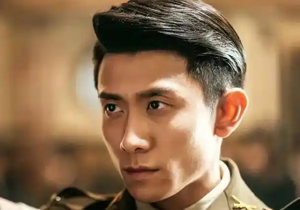 虽然有潘粤明坐镇,剧情也十分紧凑,但张一山的演技相对比较浮夸,他