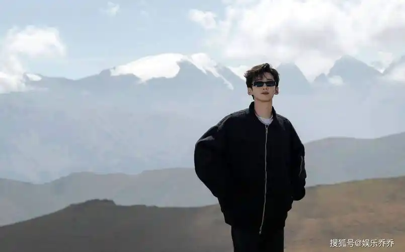 白敬亭宋轶都去尖叫之夜,两人表现引关注_电视剧_演艺事业_在未来