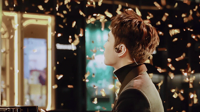 给你一个动图张艺兴呀73з79