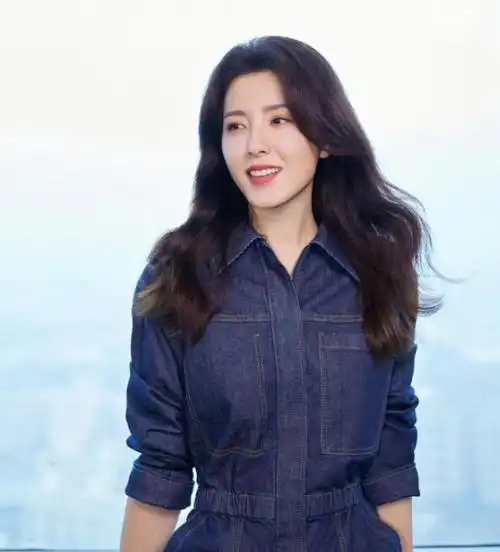 纪实曾黎人称中戏校花当她和51岁吴越站一起差距一目了然