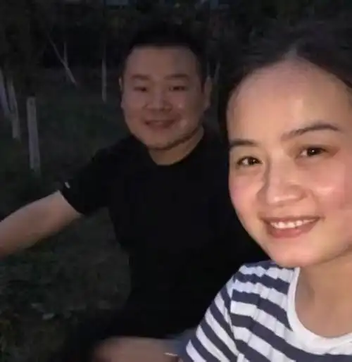 回顾岳云鹏的妻子郑敏选择一无所有的岳云鹏因爱一巴掌掌掴丈夫