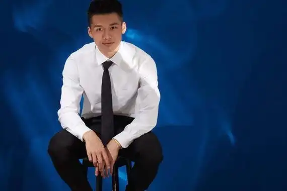 陈艾森才19岁包咋就那么大 我笑了!网友眼神太好