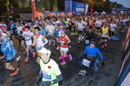 2020成都马拉松:轮椅上的跑者