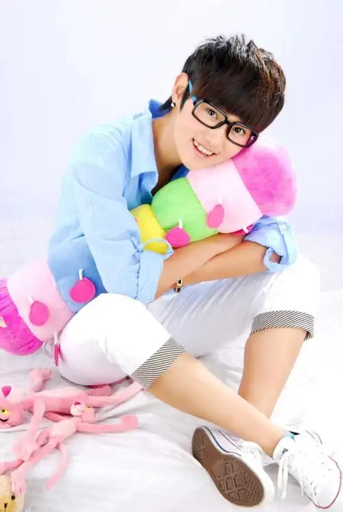 段林希 - 2011快乐女声巡演北京站的照片专辑:"2011快乐女生12强美照"