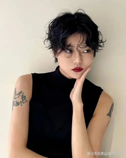 夏天唯美好看的法式烫超短发,清爽干净的发风,让人流连忘返.