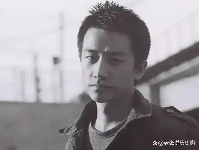 年轻满怀激情的黄轩对于生活中的梦想追求从未有过丝毫的懈怠.