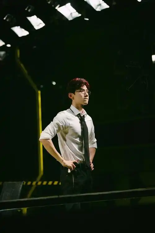 制服白侦探(看看这体格健壮了不少