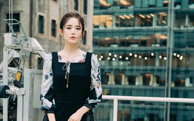 古力娜扎文艺复古写真高清电脑壁纸