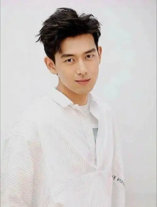 李现邪魅一笑,发觉事情并不简单,现女友纷纷上线,看着霸道总裁李现带