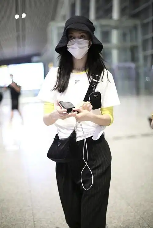 2020年5月7日,湖南长沙,金晨机场街拍.