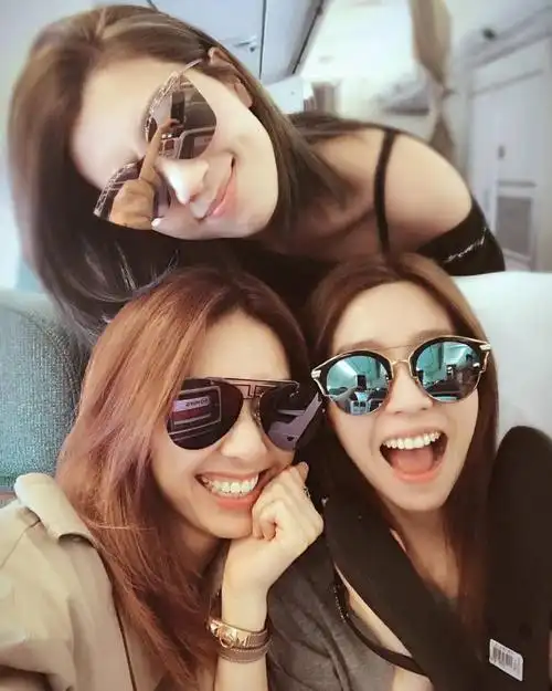 胡定欣视角拍出三个黄智雯,窝心为好姐妹宣传新剧