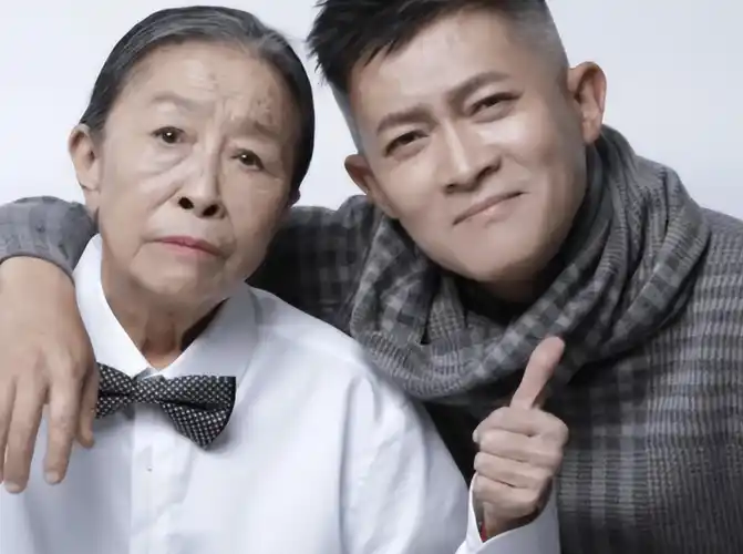 张慧宝一直在忙活,张少华生完孩子后,加入剧组拍戏.