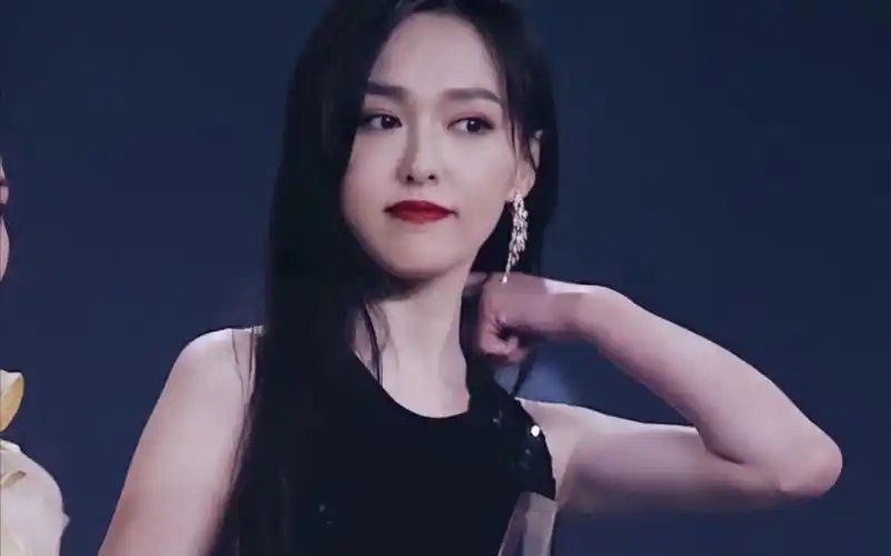 【唐嫣】微博之夜 丝巾走秀