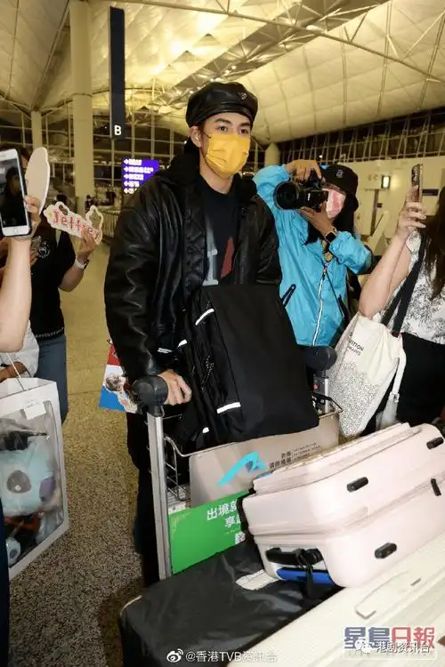 往欧洲跟嘟姐拍旅游节目_jeffrey_edison_口罩