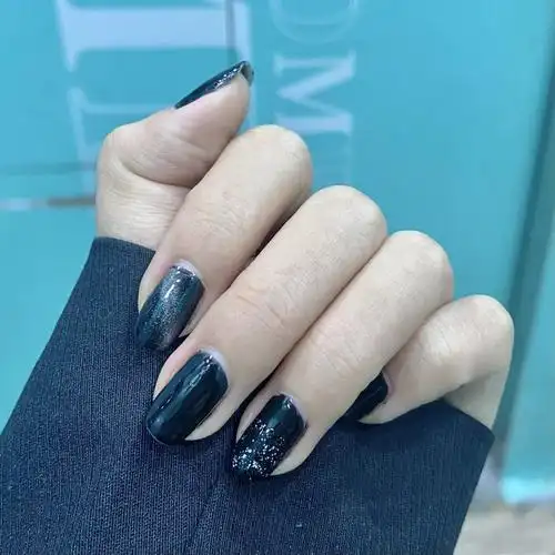 第一次尝试黑色指甲