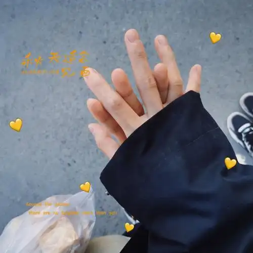 我们要拍好多张好多张牵手的照片00