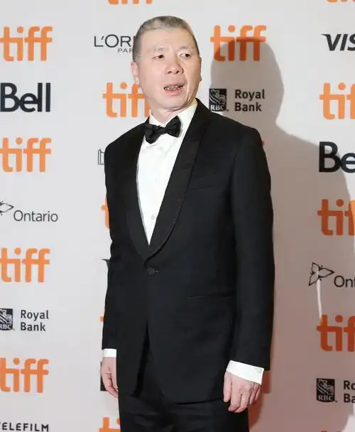 摘要:冯小刚还否认自己会进军好莱坞:"好莱坞不会需要我,我去干什么呢