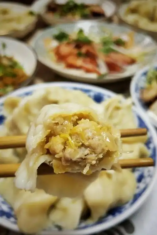 aaa洋做的酸菜肉饺子