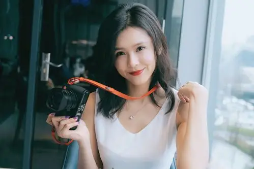 王蕾初春最新写真曝光 一笑百媚港范儿吸人眼球