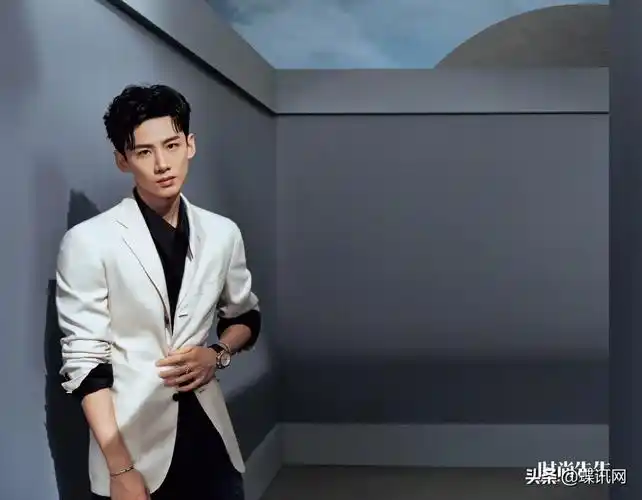 男人时尚杂志(帅气男明星时尚杂志封面大片新鲜出炉!可以一饱眼福啦)